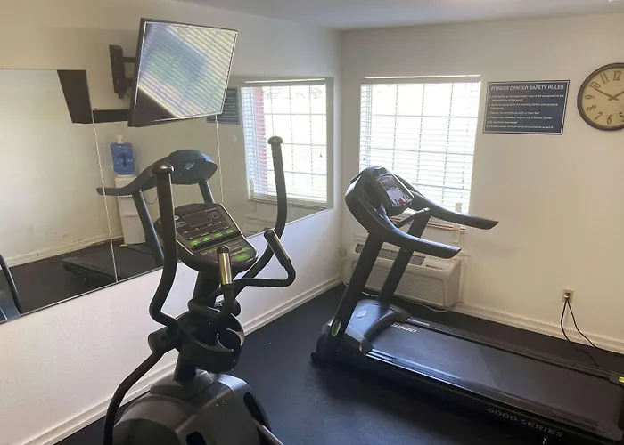 Days Inn By Wyndham Shawnee